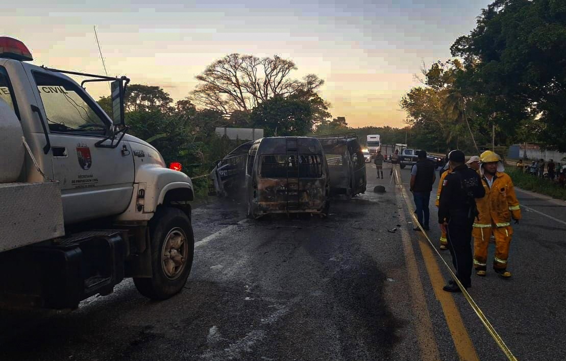 México investiga si 12 personas que murieron carbonizadas en accidente de tránsito eran migrantes