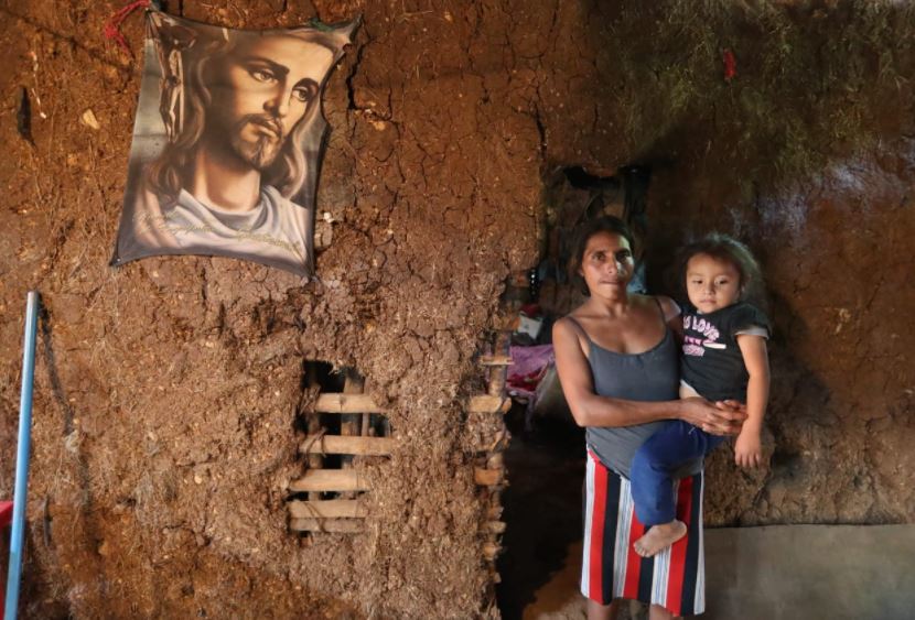 María Gutiérrez Galicia, de la aldea Palo Blanco, ha sido afectada por los daños que los sismos han ocasionado en Conguaco. (Foto Prensa Libre: María René Gaytán)  