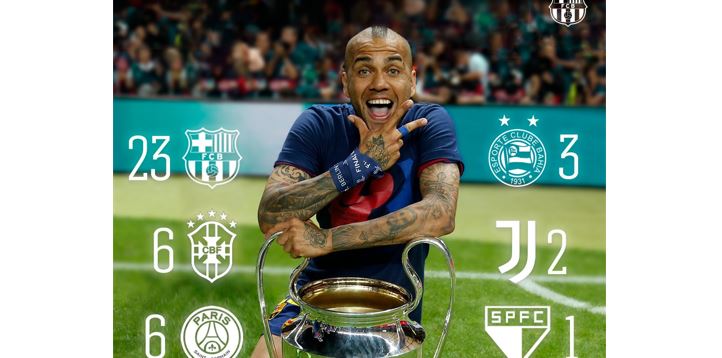 Dani Alves ha ganado 23 títulos con el FC Barcelona y ahora podrá incrementar esa cifra. (Foto Prensa Libre: Twitter FC Barcelona)