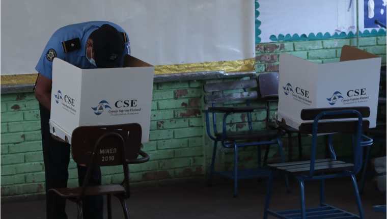 Más de 4.4 millones de nicaragüenses están convocados para acudir a las urnas este domingo. (Foto Prensa Libre: EFE)