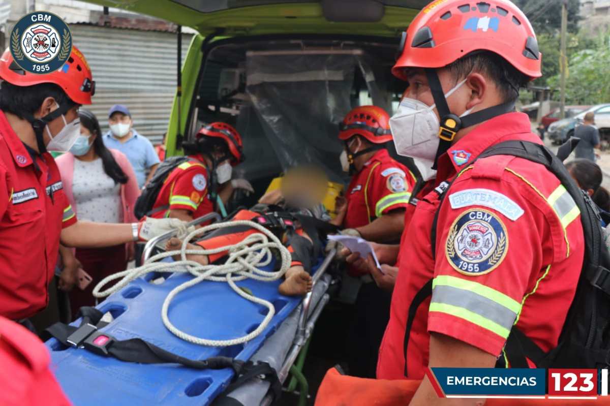 Video: rescatan con fracturas a un niño de 4 años que cayó en un barranco de 150 metros en la zona 7 capitalina