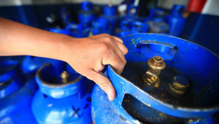 El precio del cilindro de gas registró un incremento este lunes 1 de noviembre informó la Defensoría del Consumidor de la PDH. (Foto Prensa Libre: Hemeroteca) 