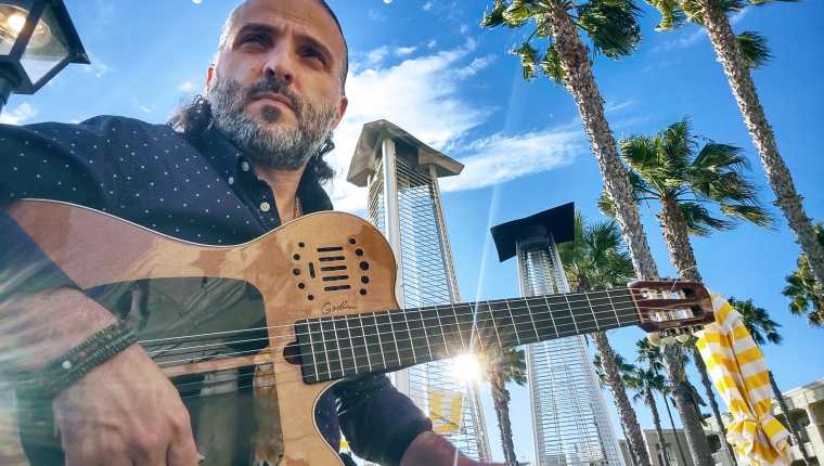 El guitarrista guatemalteco Alfredo Cáceres es un destacado artista a nivel internacional.  Actualmente tiene más de una década de residir en Los Ángeles, California.  (Foto Prensa Libre: cortesía Alfredo Cáceres)
