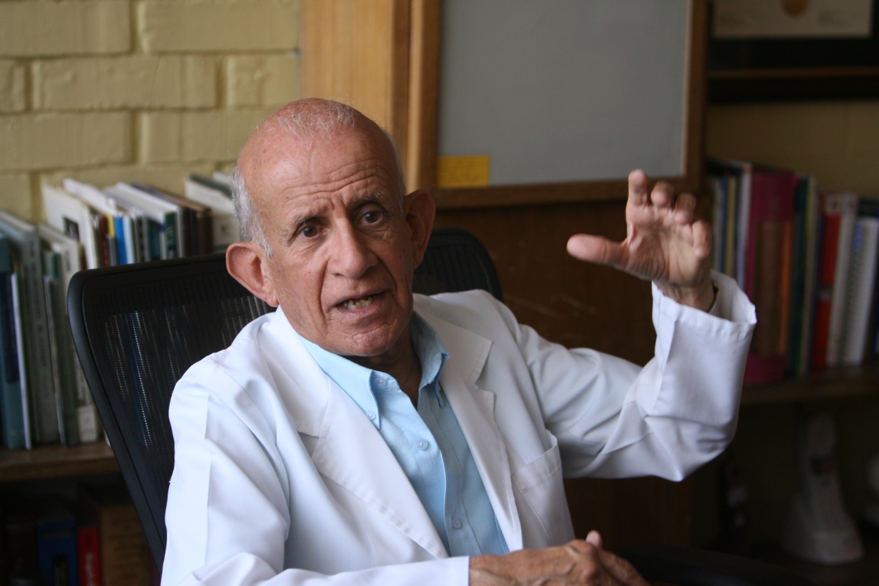 José Barnoya García  trabajó 20 años en el Instituto Guatemalteco de Seguridad Social y como profesor de la Facultad de Medicina de la Universidad de San Carlos de Guatemala. (Foto Hemeroteca PL).
