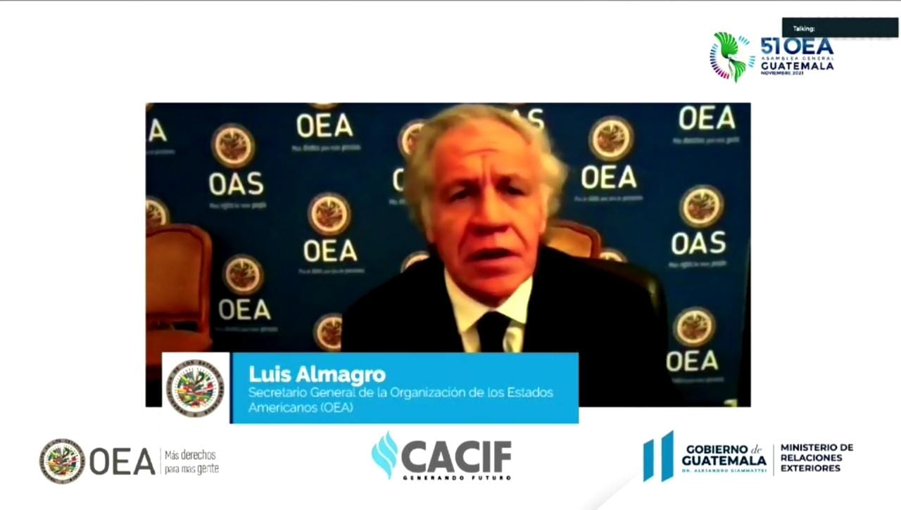 Luis Almagro, secretario general de la OEA durante su participación en el foro: “La importancia de la Democracia y la Independencia de Poderes para el Sector Privado”. (Foto Prensa Libre: Cortesía Cacif)
