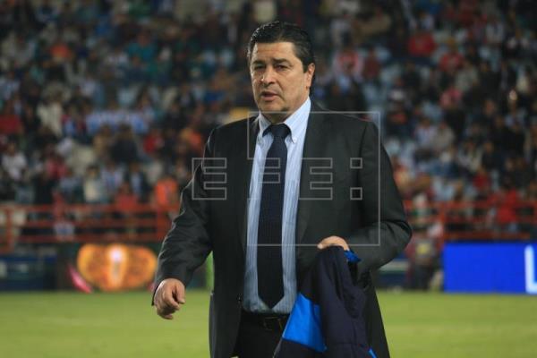 Luis Fernando Tena es un director técnico mexicano con amplio recorrido en el futbol internacional. (Foto Prensa Libre: EFE)