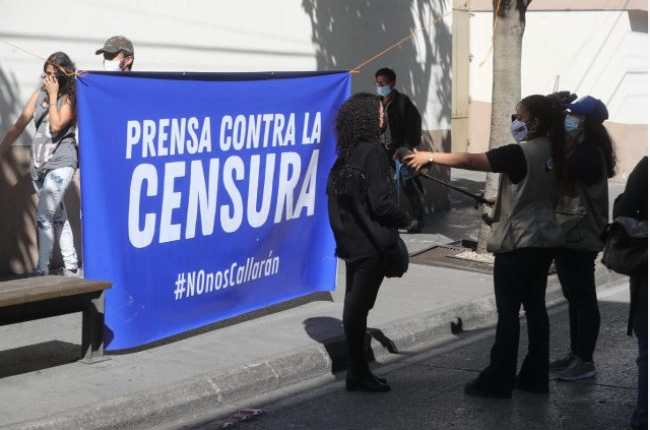 Periodistas manifiestan en la capital por los ataques contra la prensa. (Foto Prensa Libre: Érick Ávila)