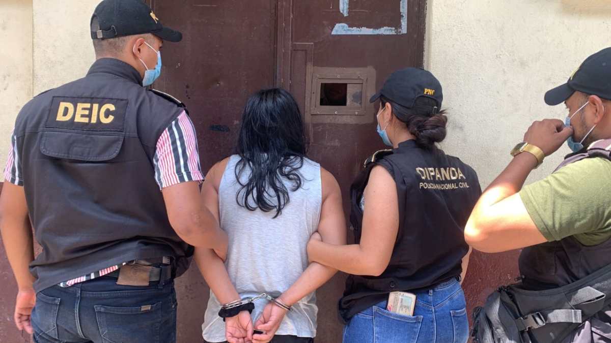 La historia de la mujer que fue a visitar a un reo en Escuintla y terminó detenida por la policía