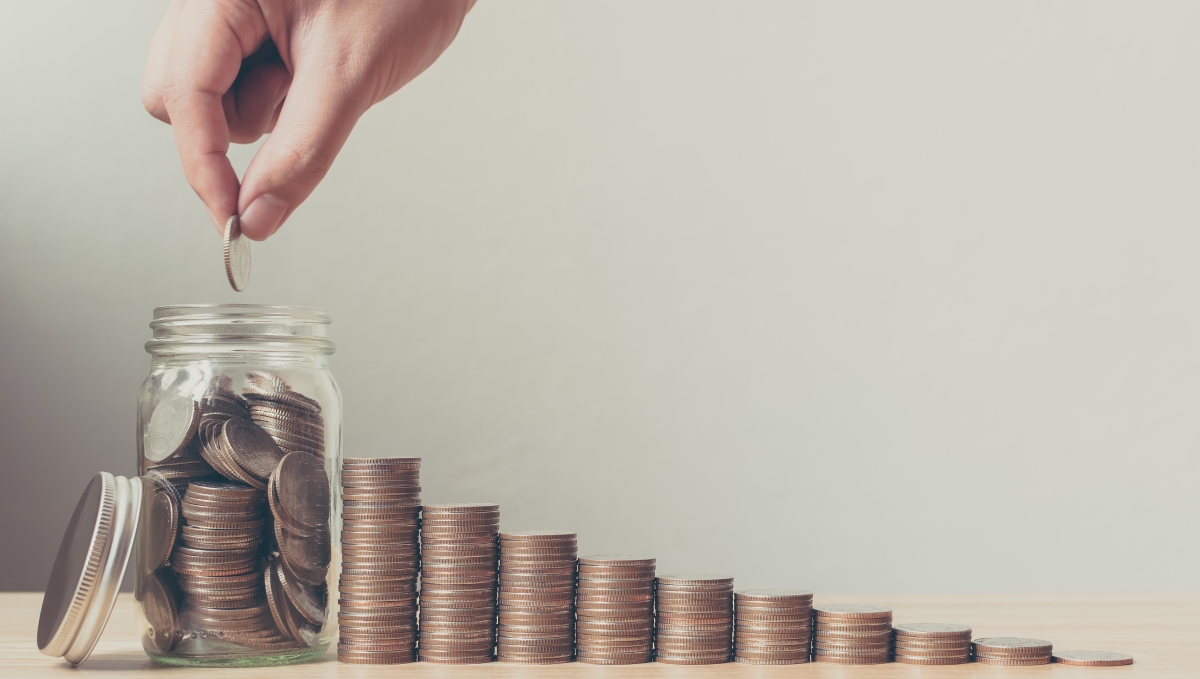 De acuerdo con la RAE, ahorrar consiste en "guardar dinero como previsión para necesidades futuras". (Foto Prensa Libre: Shutterstock)
