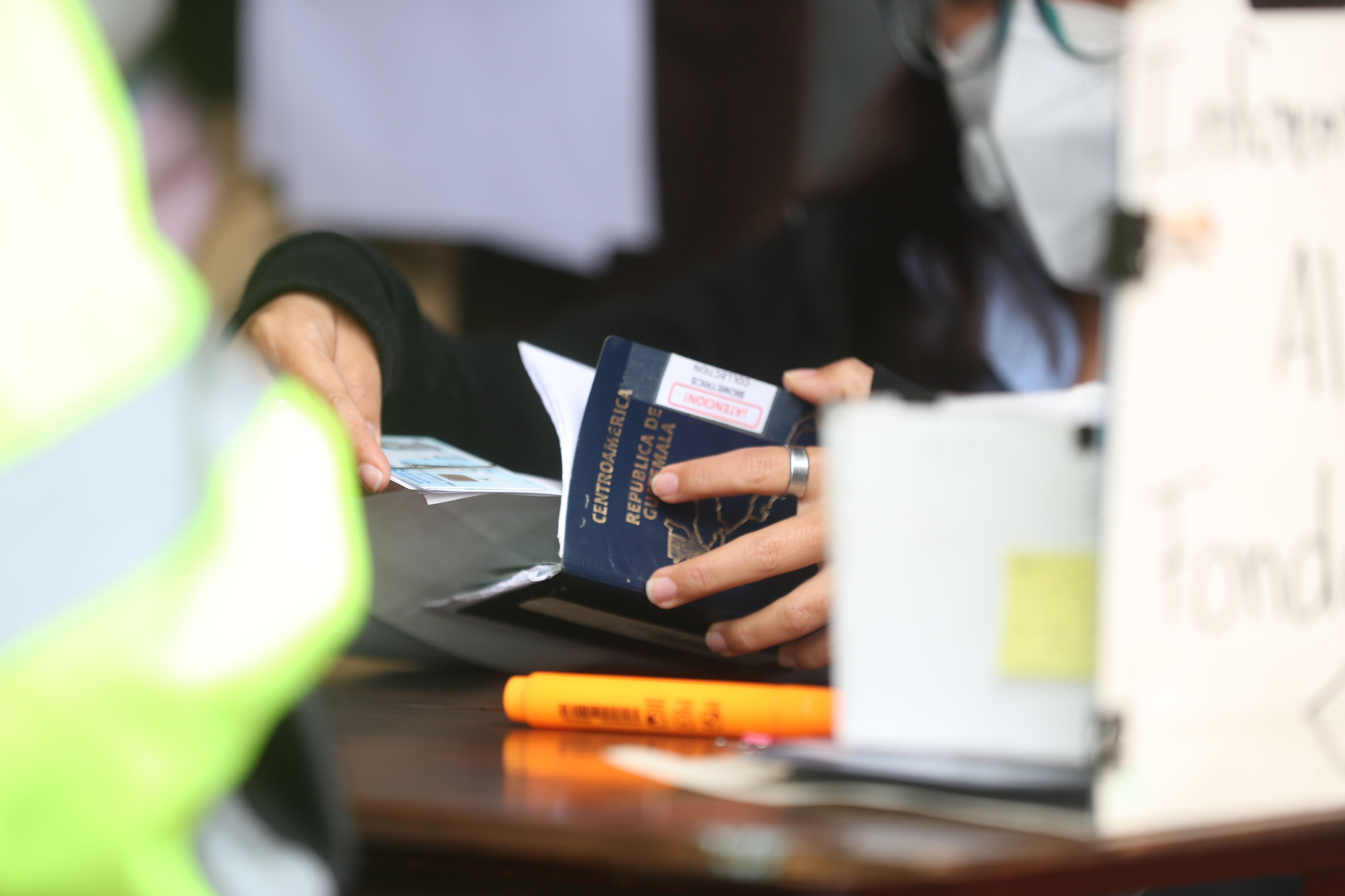 La nueva medida para que los guatemaltecos radicados en el extranjero pueda obtener su pasaporte entrega en vigencia el 1 de enero de 2022. Fotografía: Prensa Libre. 