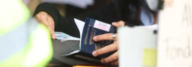La nueva medida para que los guatemaltecos radicados en el extranjero pueda obtener su pasaporte entrega en vigencia el 1 de enero de 2022. Fotografía: Prensa Libre. 