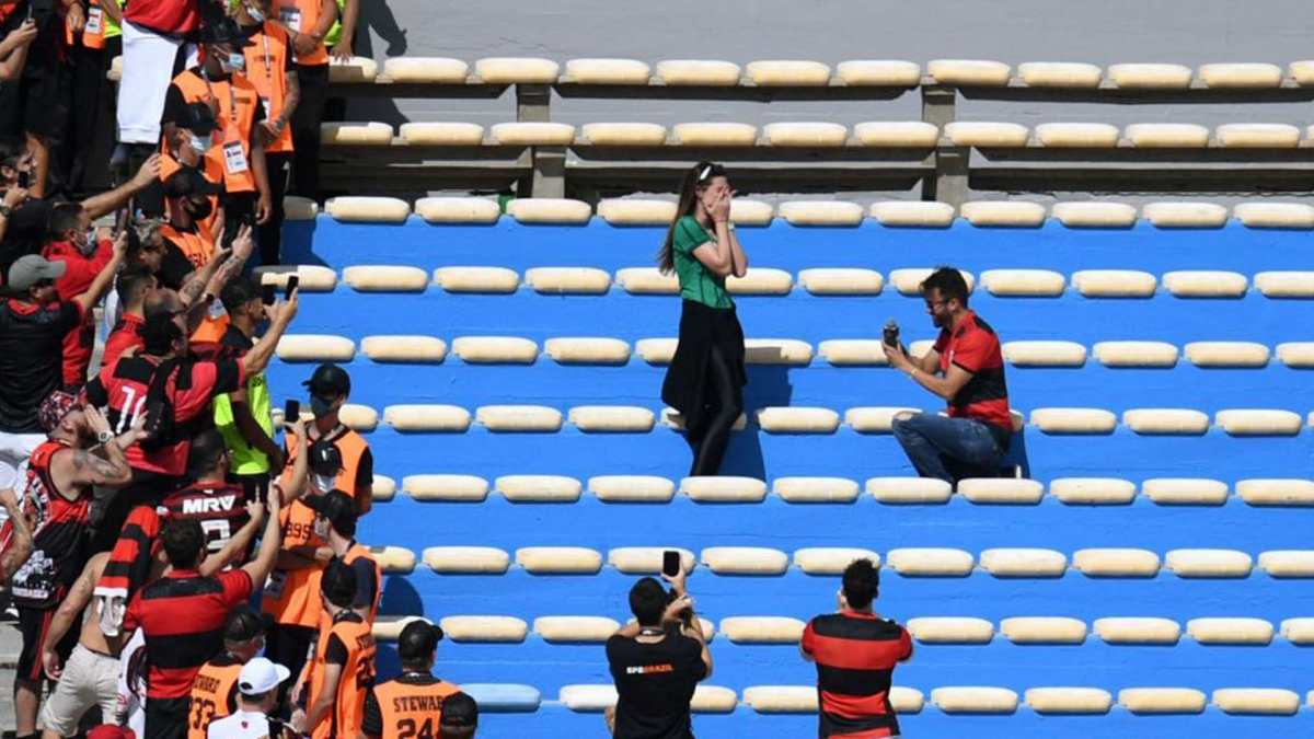 VIDEO | El bonito momento en que un aficionado del Flamengo pidió matrimonio a su pareja que apoya al Palmeiras