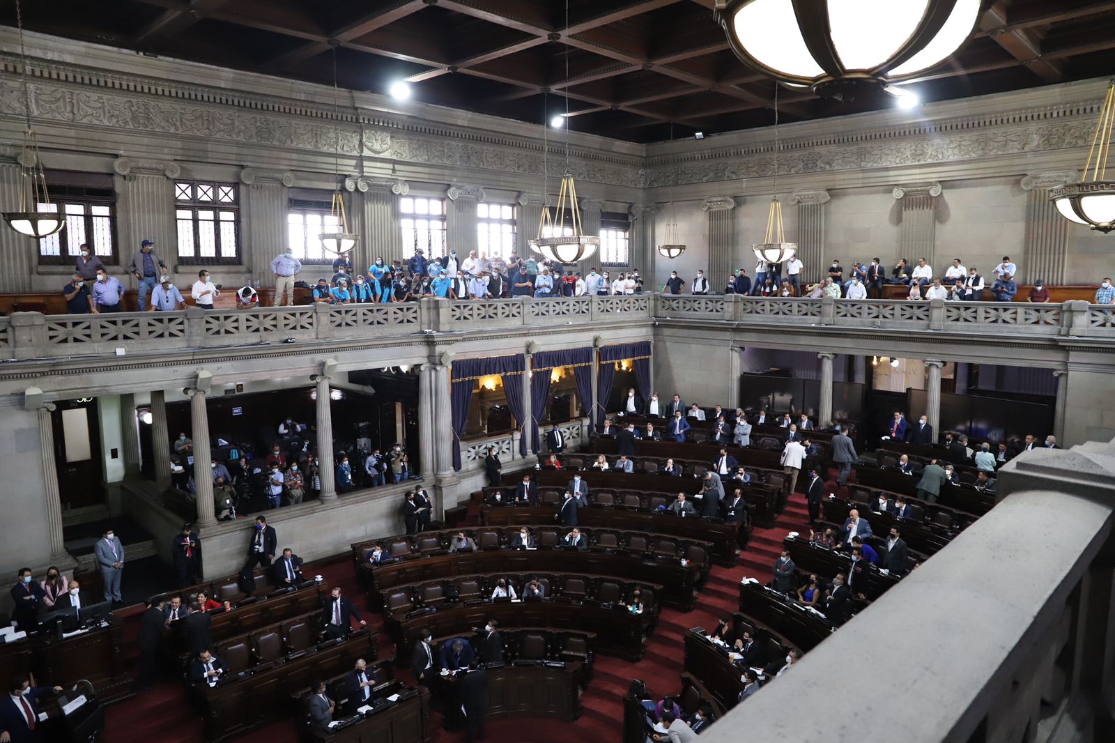 Aplanadora oficial da Q105 mil millones de presupuesto a Giammattei para el 2022. Fotografía: Congreso.