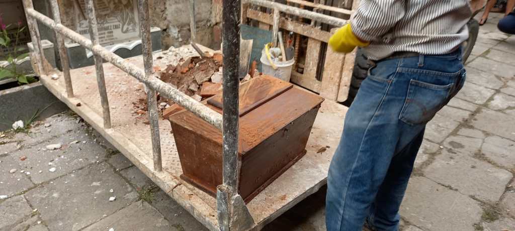 Exhuman por segunda ocasión los restos del expresidente Miguel García Granados 