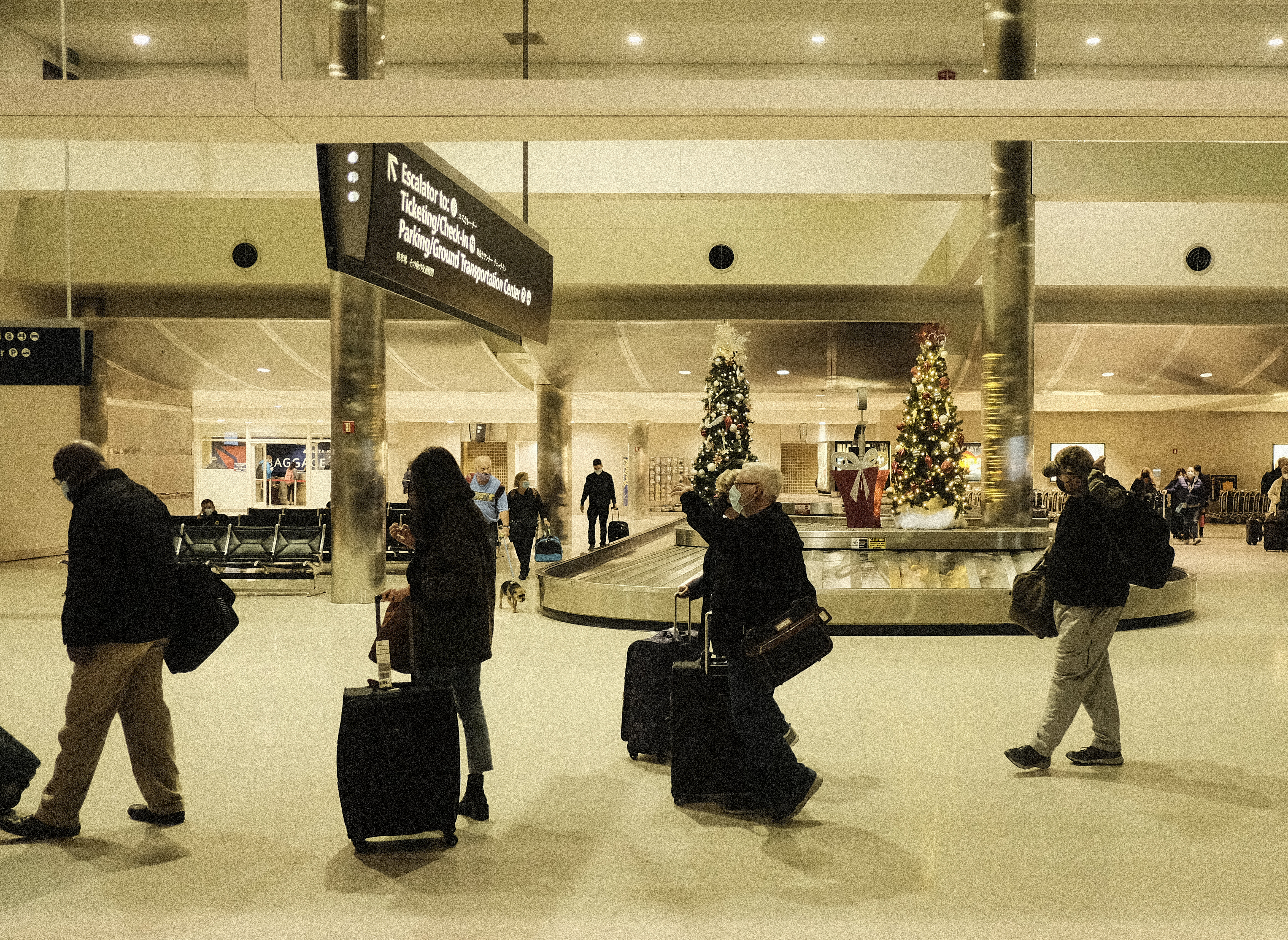 Caos y 3 heridos en aeropuerto de Atlanta al dispararse un arma por accidente. (Foto Prensa Libre: AFP)