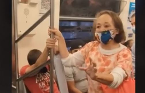 La escena fue captada en el metro de Ciudad de México. (Captura de YouTube)