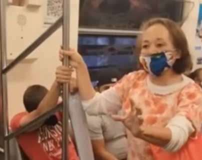 Mujeres protagonizan “pelea épica de exorcismo” en el metro y video se hace viral