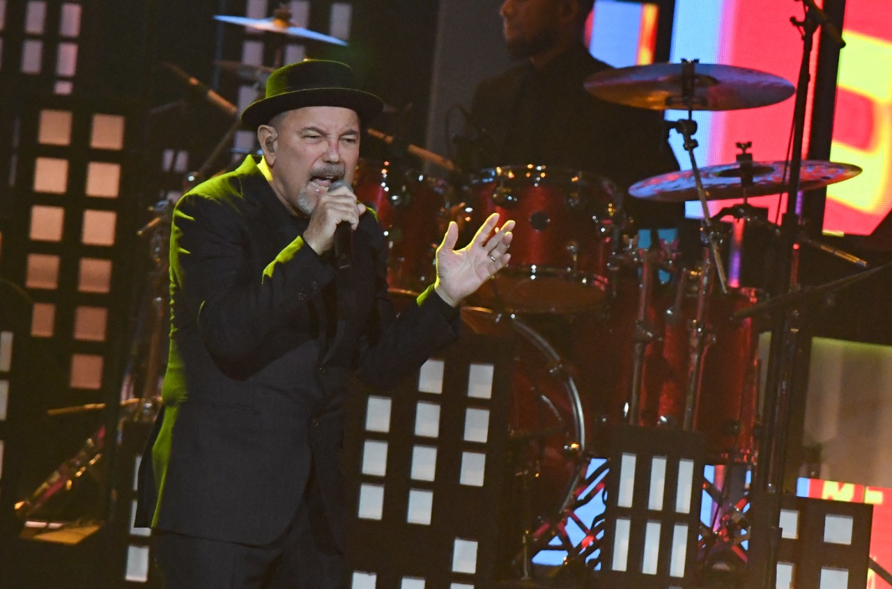 Blades la gran sorpresa de la noche en la edición 22 de los Latin Grammy.  (Foto Prensa Libre: AFP)