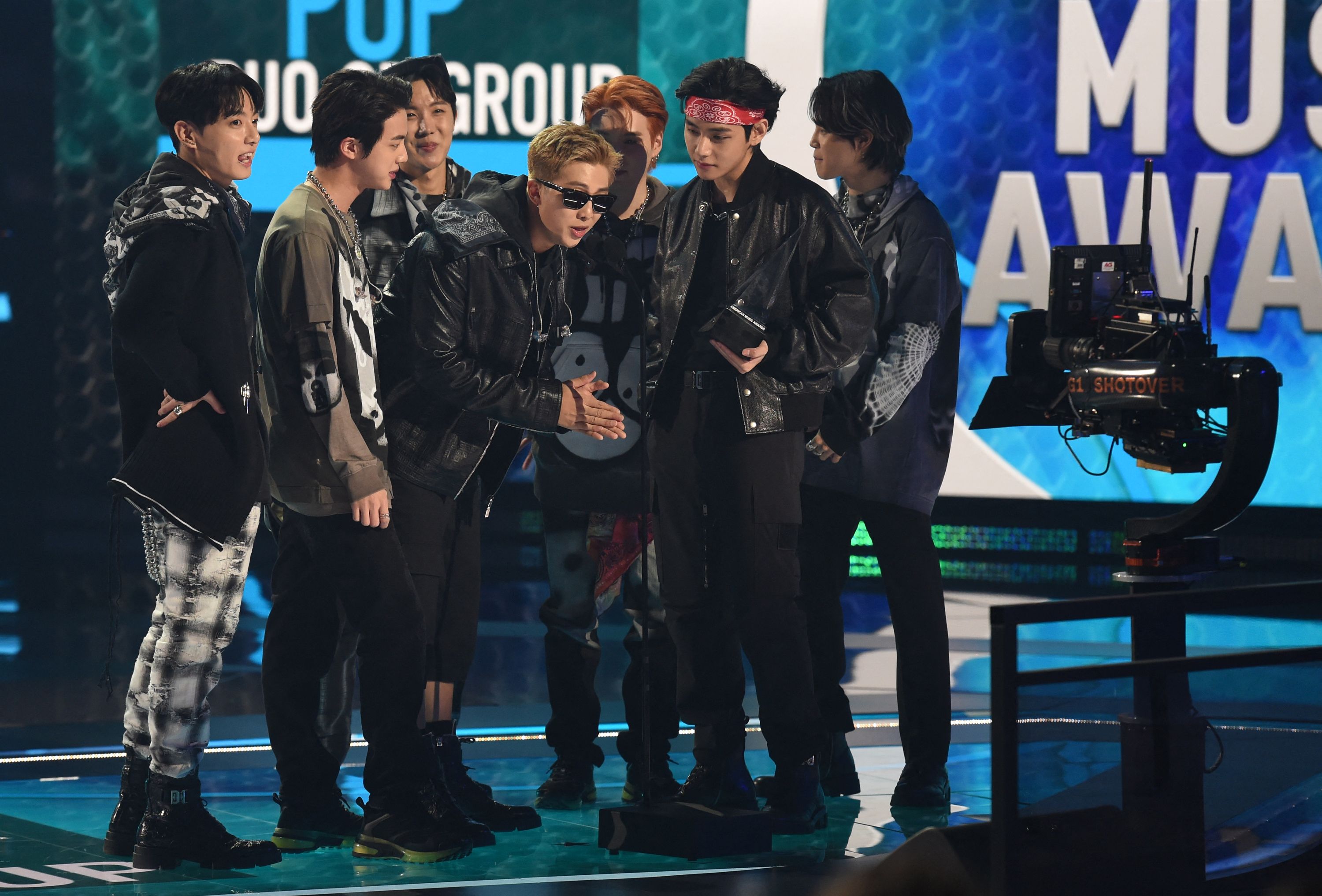 BTS fue el más premiado de la American Music Awards.  (Foto Prensa Libre: AFP)