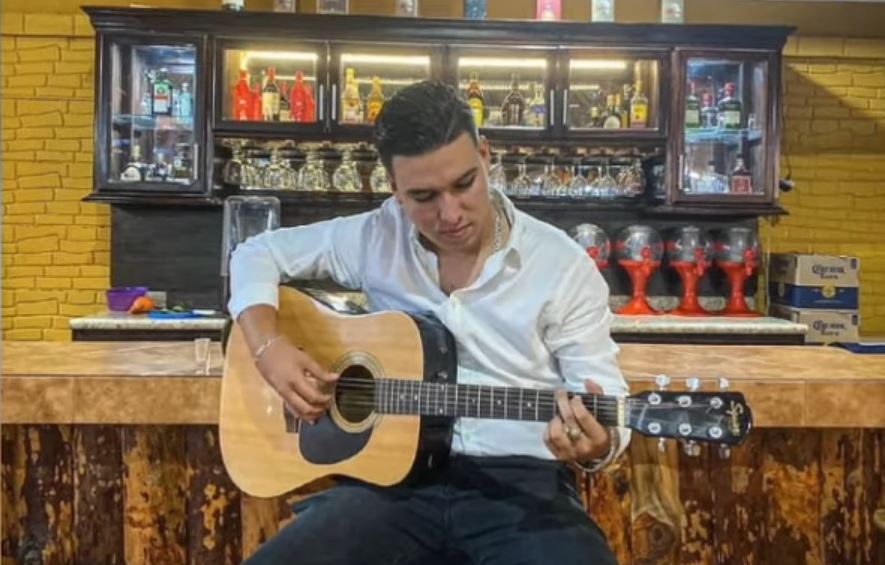 José Zoel Cruz, cantante guatemalteco fue sacado de un evento en Zacapa, el 12 de noviembre, y desde entonces no se sabe nada de su paradero.  (Foto Prensa Libre: Captura video de YouTube)