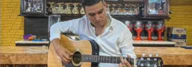 José Zoel Cruz, cantante guatemalteco fue sacado de un evento en Zacapa, el 12 de noviembre, y desde entonces no se sabe nada de su paradero.  (Foto Prensa Libre: Captura video de YouTube)