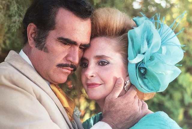 El cantante Mexicano Vicente Fernández y su esposa Doña Cuquita han acumulado una fortuna debido a más de cuatro décadas de trabajo. (Foto Prensa Libre: instagram.com/_vicentefdez)