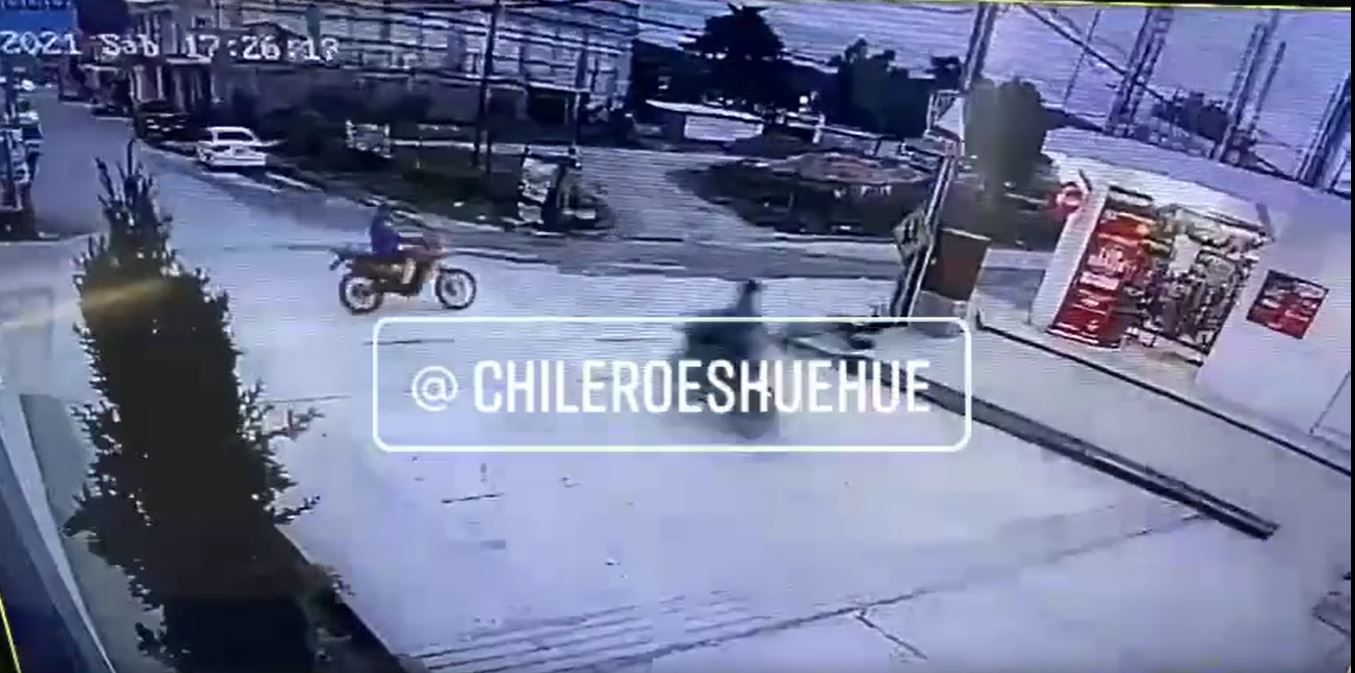 El video fue grabado desde la cámara de seguridad de una clínica médica. (Foto Prensa Libre: Captura de pantalla)