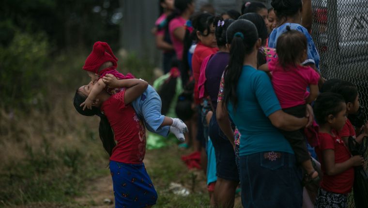 Más de dos millones de personas tienen dificultad para llevar un plato de comida a la mesa en Guatemala. (Foto Prensa Libre: Efe)