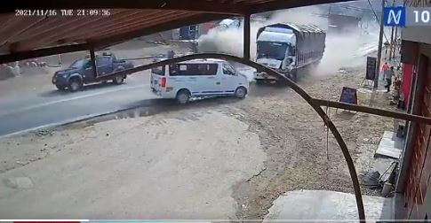 Una cámara captó el momento del accidente. (Captura: CanalN/Twitter)