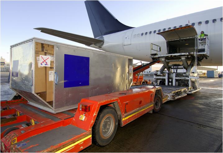Dos tercios de la carga a nivel mundial se mueven en la “barriga” de los aviones de pasajeros. (Foto Prensa Libre: Hemeroteca)