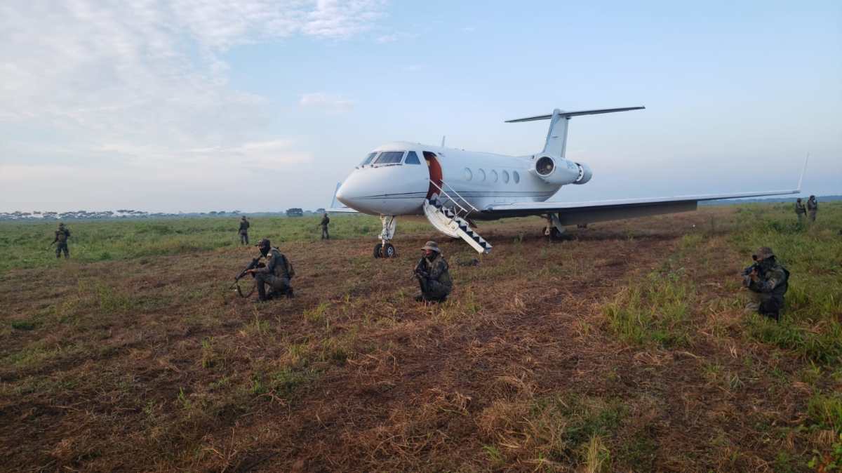 Jet ingresa ilegalmente al espacio aéreo de Guatemala y aterriza en pista clandestina en Champerico, Retalhuleu