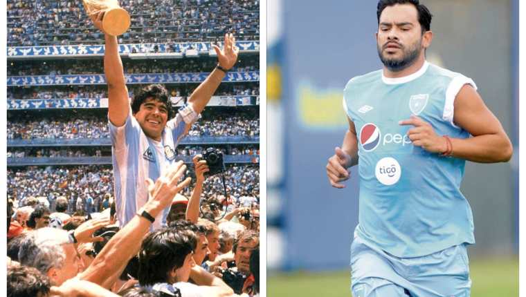 Carlos Ruiz le dio el Balón de Oro al legendario y fallecido Diego Armando Maradona. (Foto Prensa Libre).