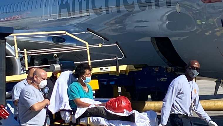 Un guatemalteco fue encontrado en el tren de aterrizaje de una aeronave que viajaba de Guatemala a Miami, Estados Unidos. (Foto Prensa Libre)