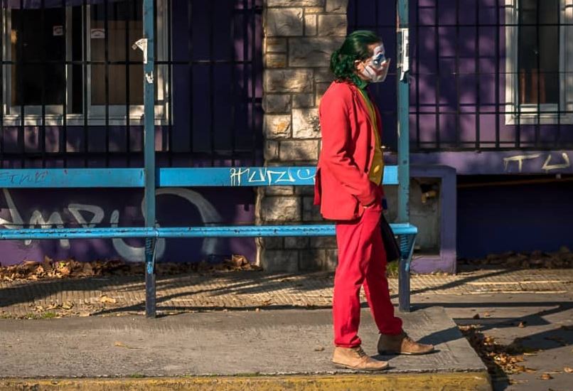 El Joker argentino recorre las calles de su país. (Foto Prensa Libre: instagram.com/thewalkingconurban)