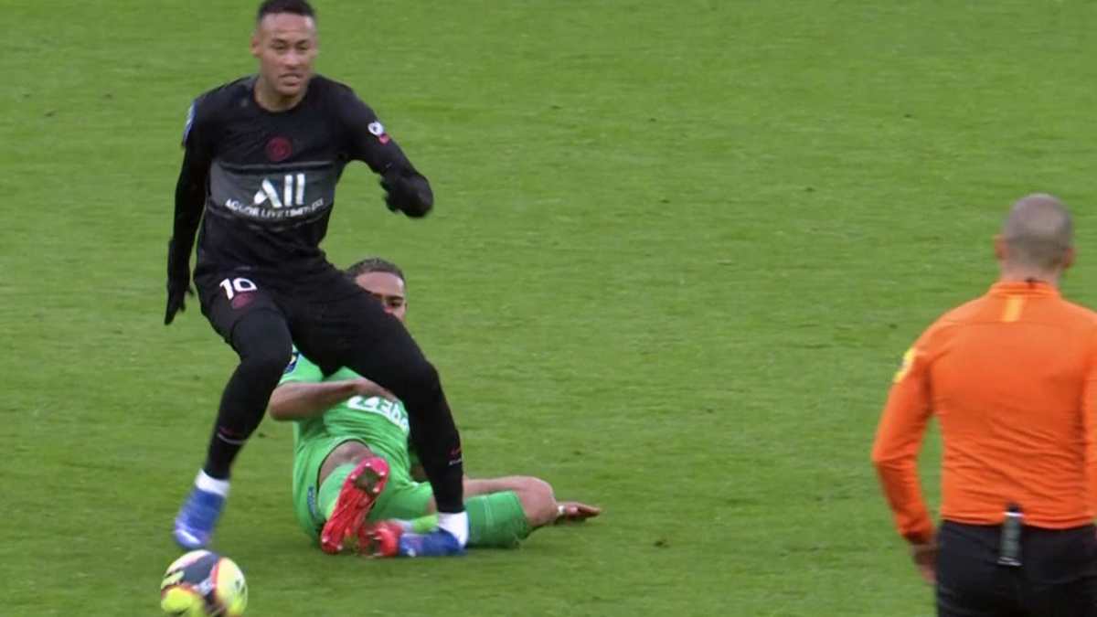 VIDEO | La durísima lesión de Neymar con el PSG ante el Saint Etienne