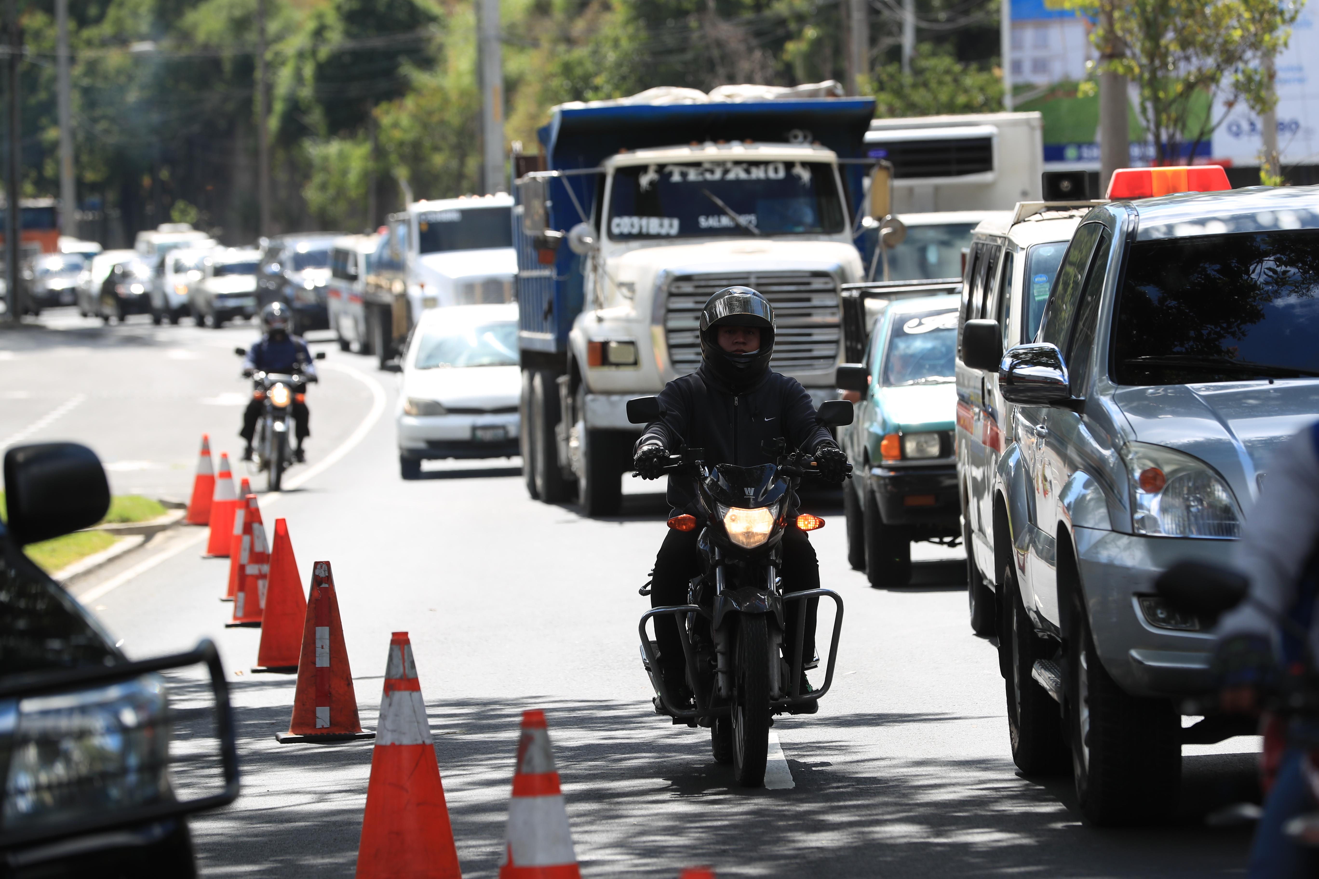 Conforme se acerquen las fiestas de fin de año la movilidad en las calles aumentará y con ello el riesgo de accidentes de tránsito. (Foto Prensa Libre: Hemeroteca PL)