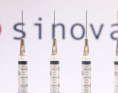 Sinovac: la OPS exige 3 dosis de la vacuna china para considerar completamente vacunadas a las personas de más de 60 años
