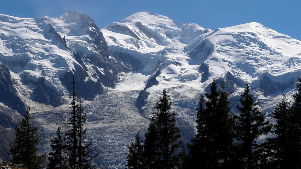 Mont Blanc: montañista francés recibe como recompensa la mitad de un tesoro que encontró (y entregó a las autoridades) en 2013