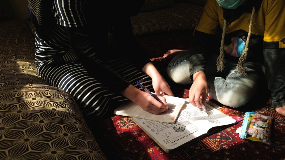 “No poder estudiar es como una pena de muerte”: la desesperación de las niñas en Afganistán tras el regreso del Talibán al poder