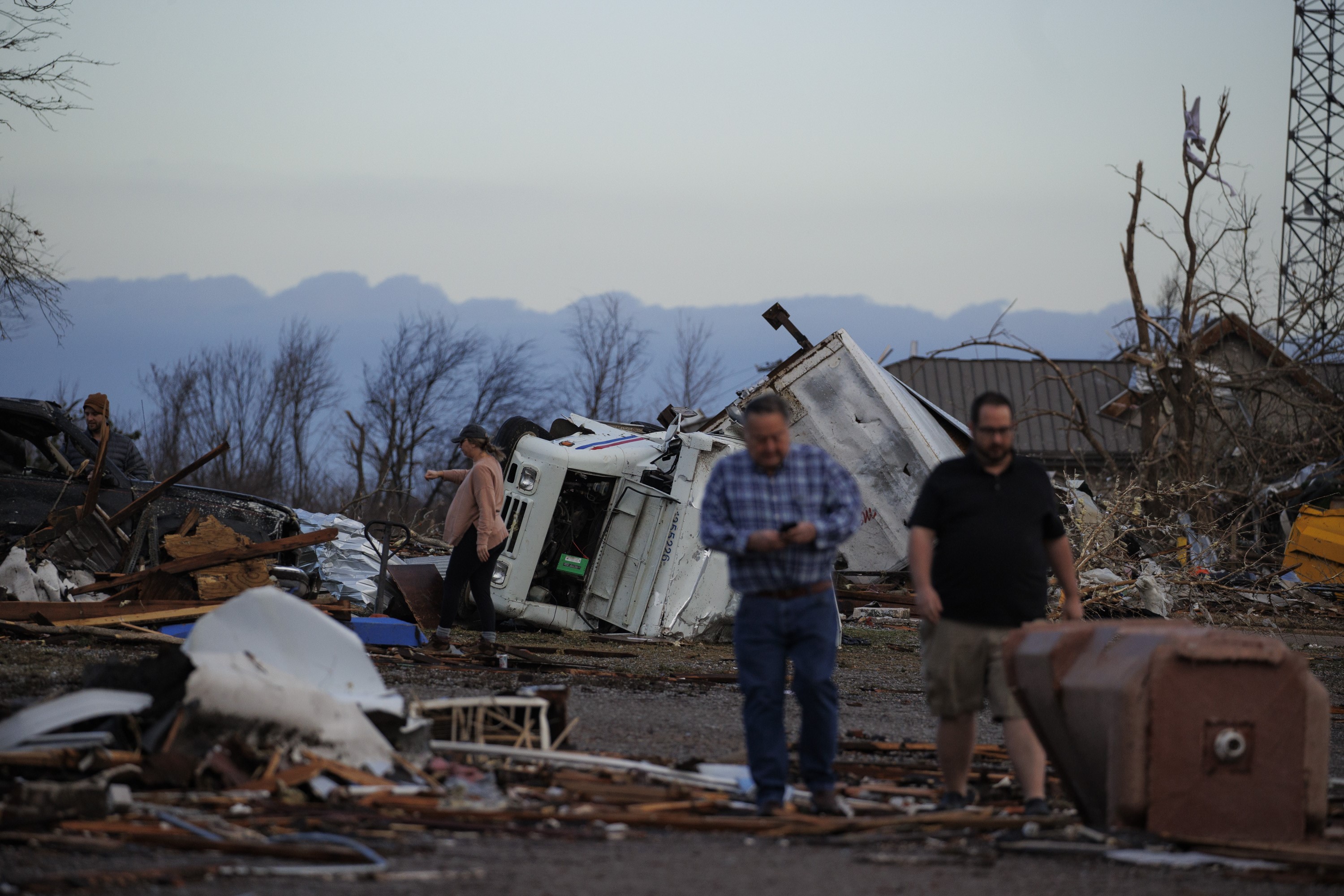 Daños provocados por el tornado que pasó por Mayfield, Kentucky la noche del viernes último. (Foto Prensa Libre: AFP)