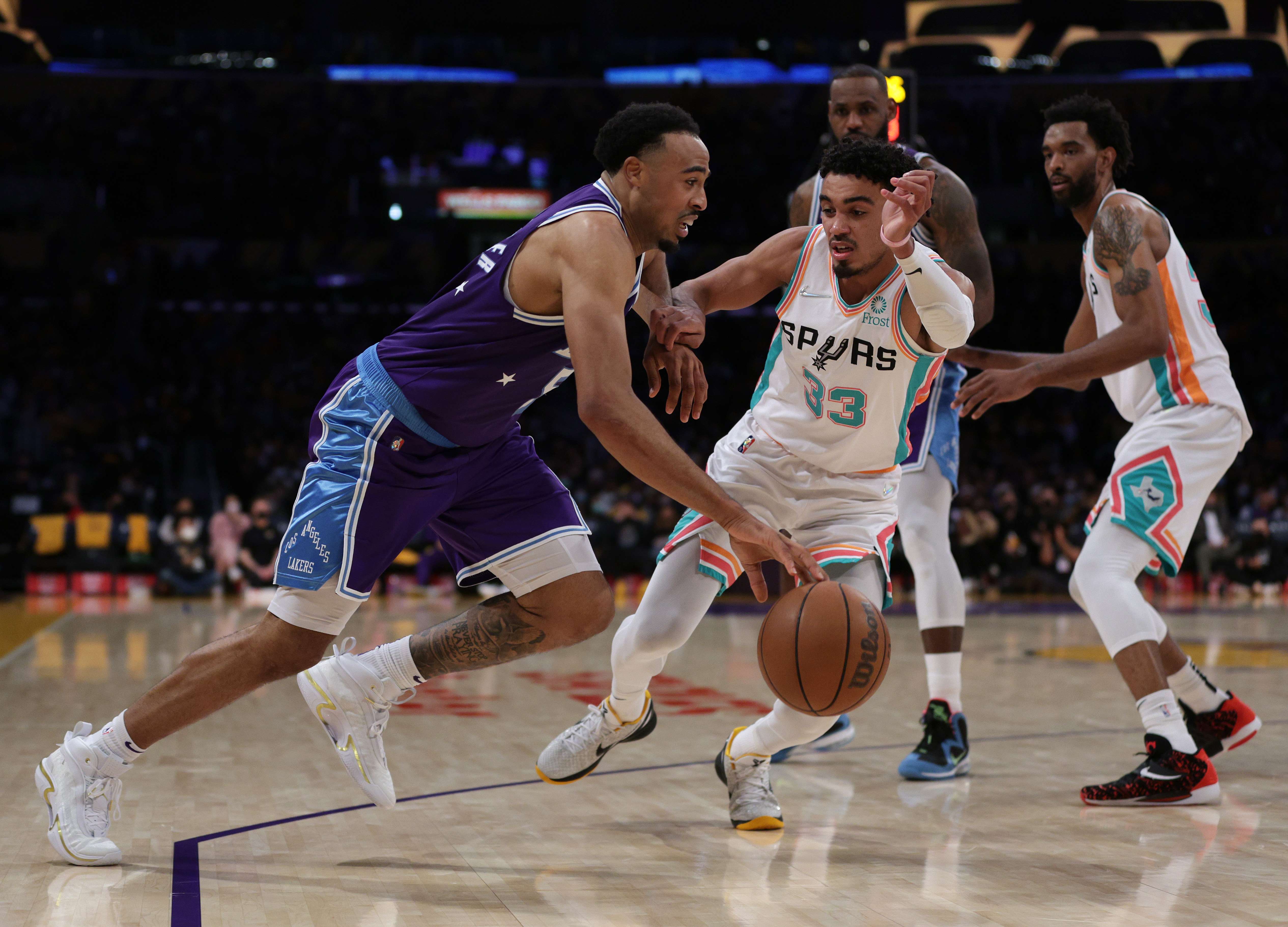 LOS ANGELES, CALIFORNIA - DECEMBER 23: Talen Horton-Tucker #5 of the Los Angeles Lakers drives to the basket on Tre Jones #33 of the San Antonio Spurs during a 138-110 Spurs win at Staples Center on December 23, 2021 in Los Angeles, California. NOTE TO USER: User expressly acknowledges and agrees that, by downloading and/or using this Photograph, user is consenting to the terms and conditions of the Getty Images License Agreement. Mandatory Copyright Notice: Copyright 2021 NBAE Harry How/Getty Images/AFP == FOR NEWSPAPERS, INTERNET, TELCOS & TELEVISION USE ONLY ==