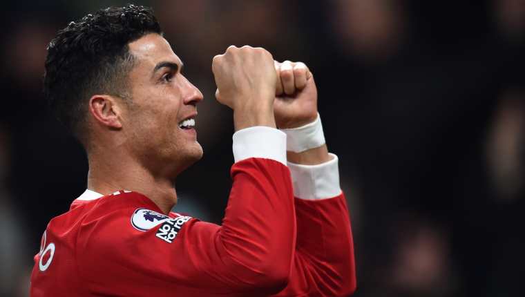 Cristiano Ronaldo celebra uno de los dos goles que le marcó al Arsenal FC el 2 de diciembre de 2021. Foto Prensa Libre: EFE