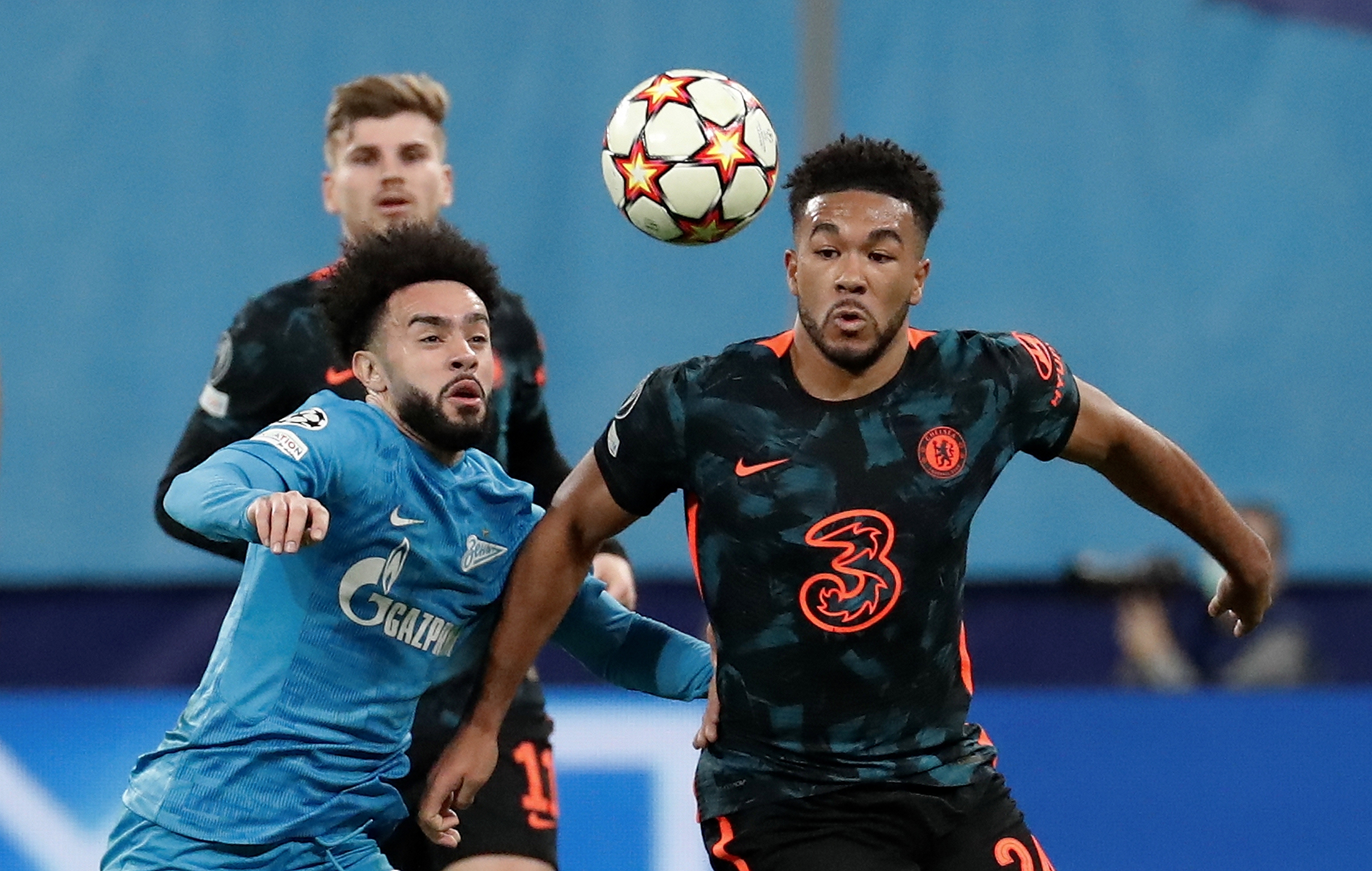 Acción del partido entre Zenit y Chelsea. (Foto Prensa Libre: EFE)