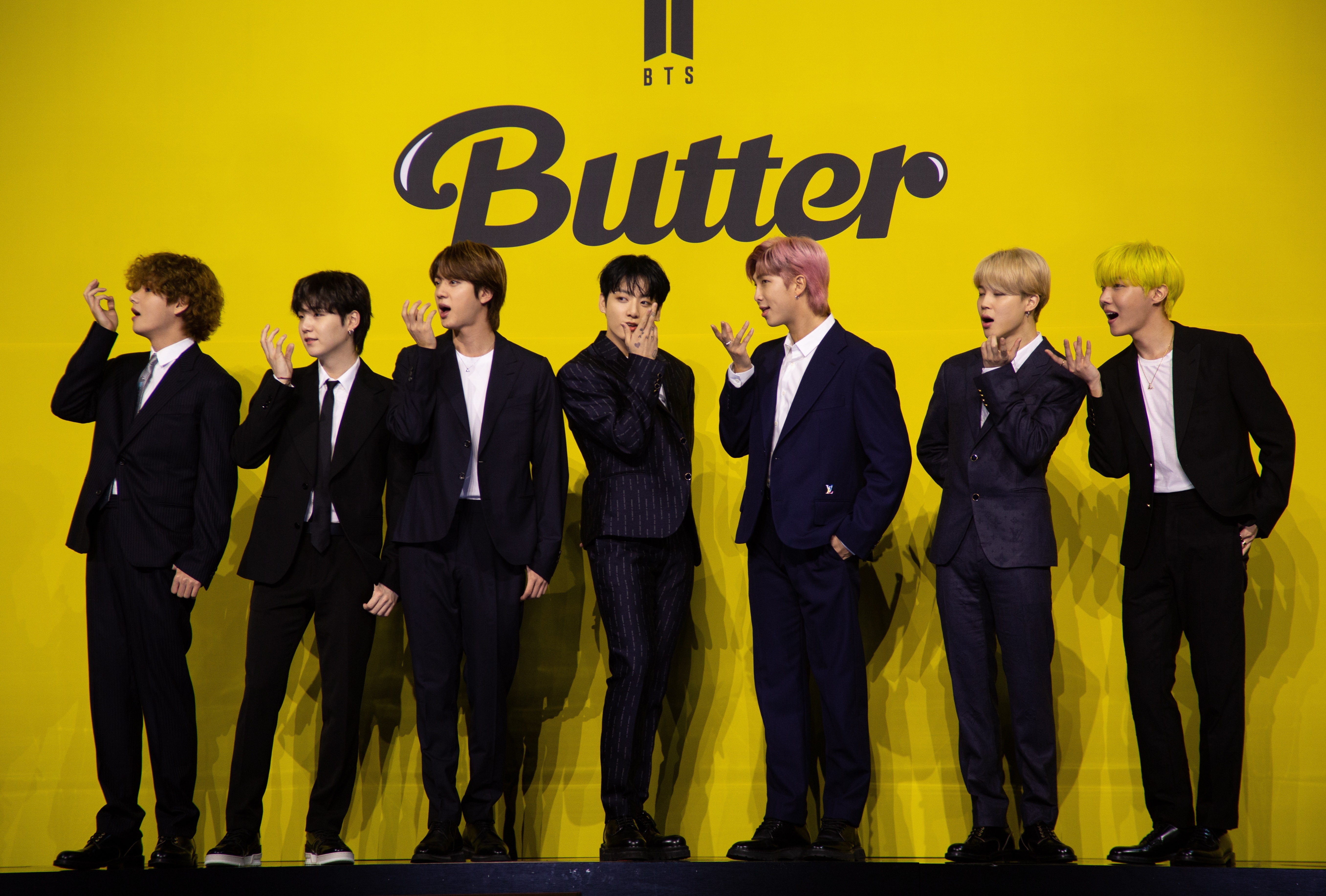 Seoul (Korea, Republic Of).- (FILE) - (L-R) V, Suga, Jin, Jung Kook, RM, Jimin and J-hope, members of South Korean boy band Bangtan Boys (BTS), pose as they arrive for the launch of their new digital single album 'Butter' at Olympic Hall on Olympic Park in Seoul, South Korea, 21 May 2021 (reissued 25 December 2021). Three members of the K-pop group BTS, Suga, RM and Jin, have tested positive for COVID-19 after returning home to South Korea following concerts in the US, the boy band's management agency said in a statement on 25 December 2021. (Corea del Sur, Seúl) EFE/EPA/JEON HEON-KYUN *** Local Caption *** 56911637