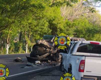Dos personas pierden la vida en colisión entre camioneta tipo agrícola y picop en Asunción Mita