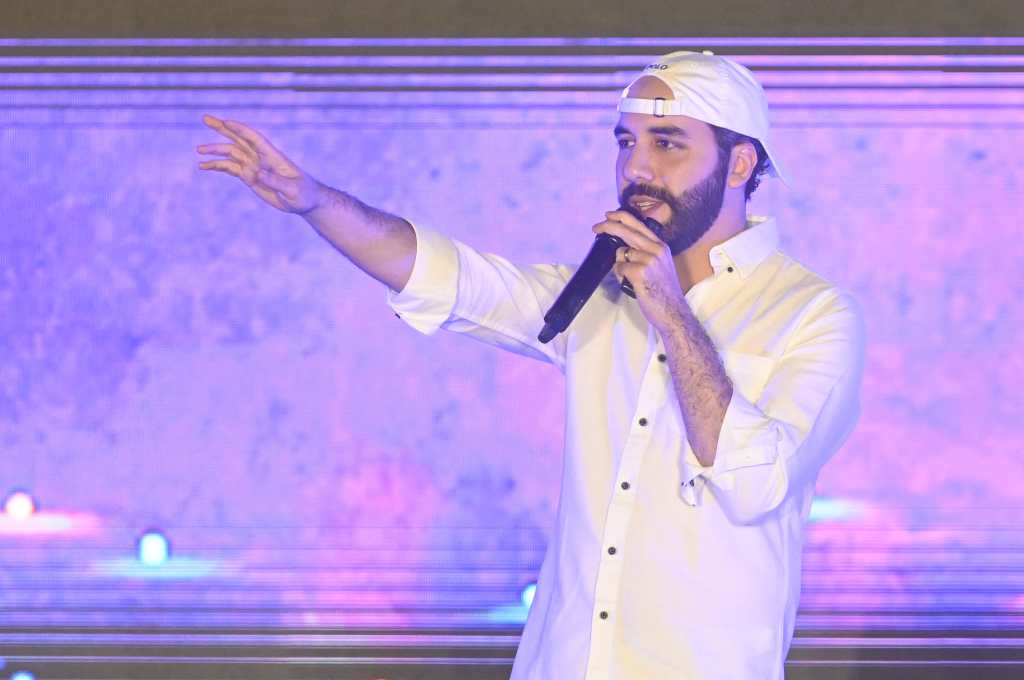 El presidente Nakiy Bukele ha criticado las acciones del gobierno de EE. UU. contra sus funcionarios. (Foto Prensa Libre: AFP)