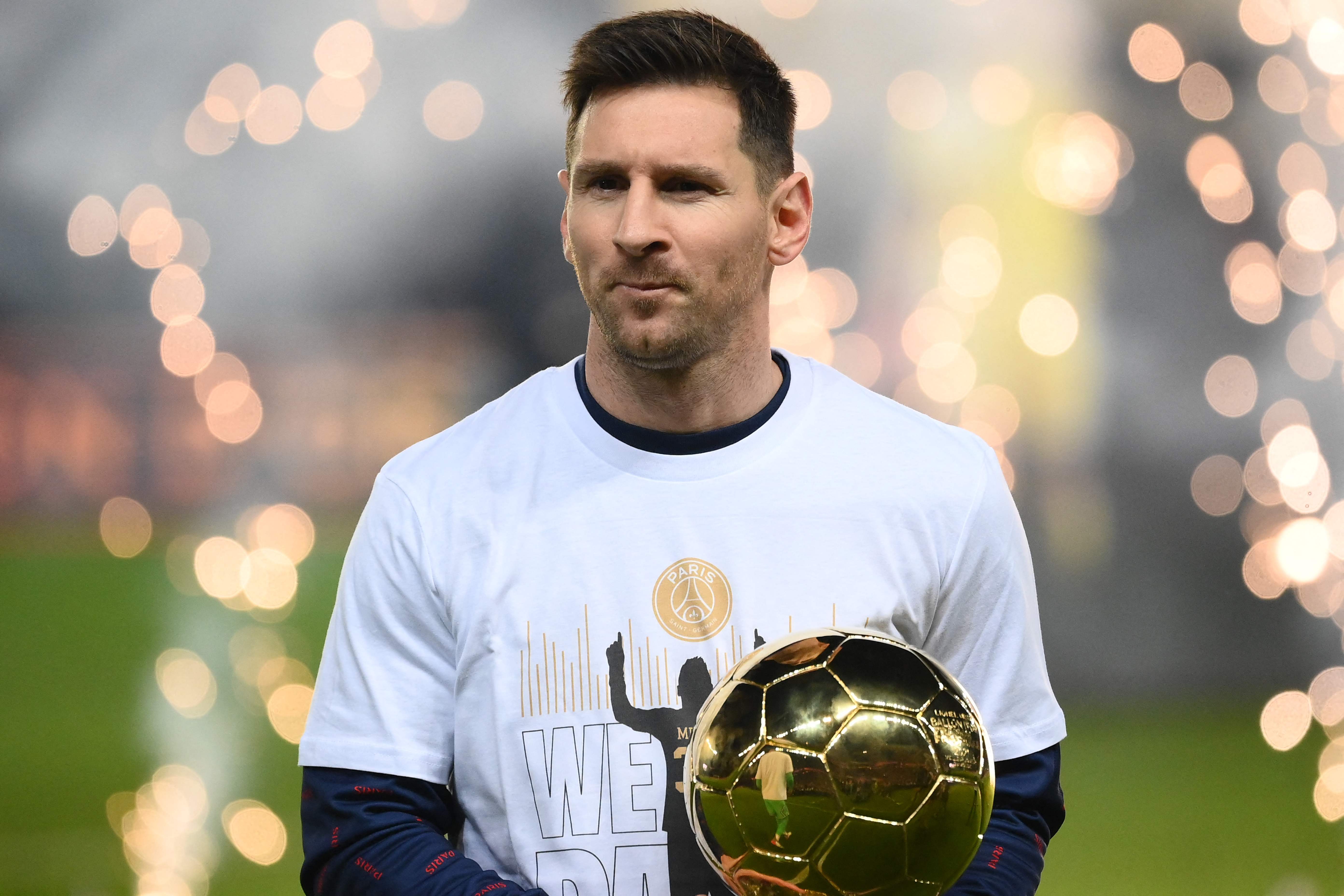 Paris Saint-Germain's Argentinian forward Lionel Messi presents his men's Ballon d'Or award prior to the French L1 football match between Paris-Saint Germain (PSG) and OGC Nice at The Parc des Princes Stadium in Paris on December 1, 2021. (Photo by FRANCK FIFE / AFP)