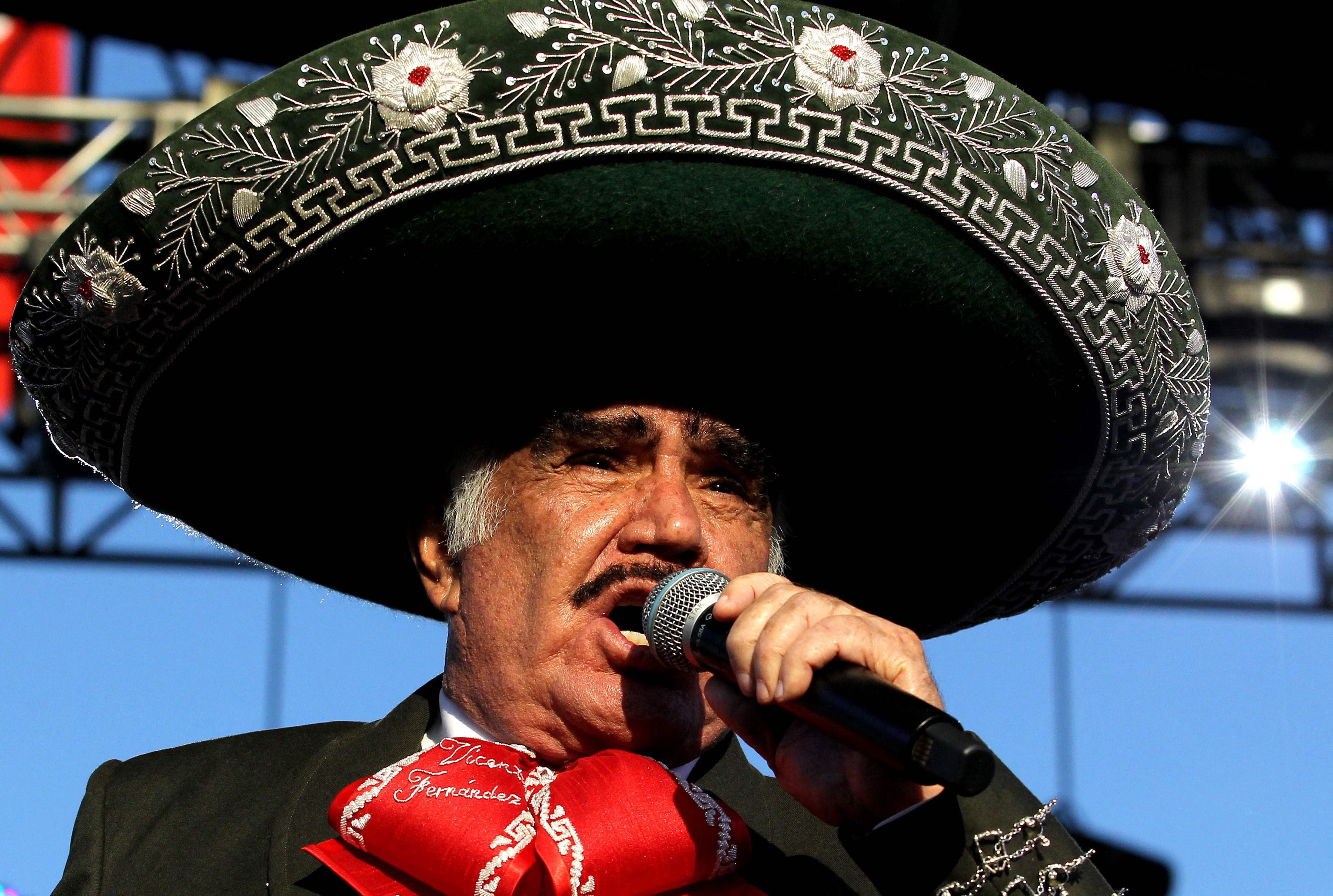 Vicente Fernández es considerado como el máximo exponente de la música regional mexicana. (Foto Prensa Libre: AFP)