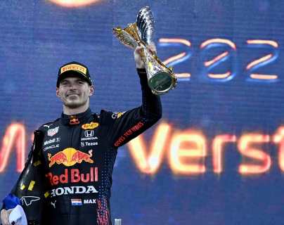 Histórico primer campeonato mundial para Max Verstappen al ganar en la última vuelta