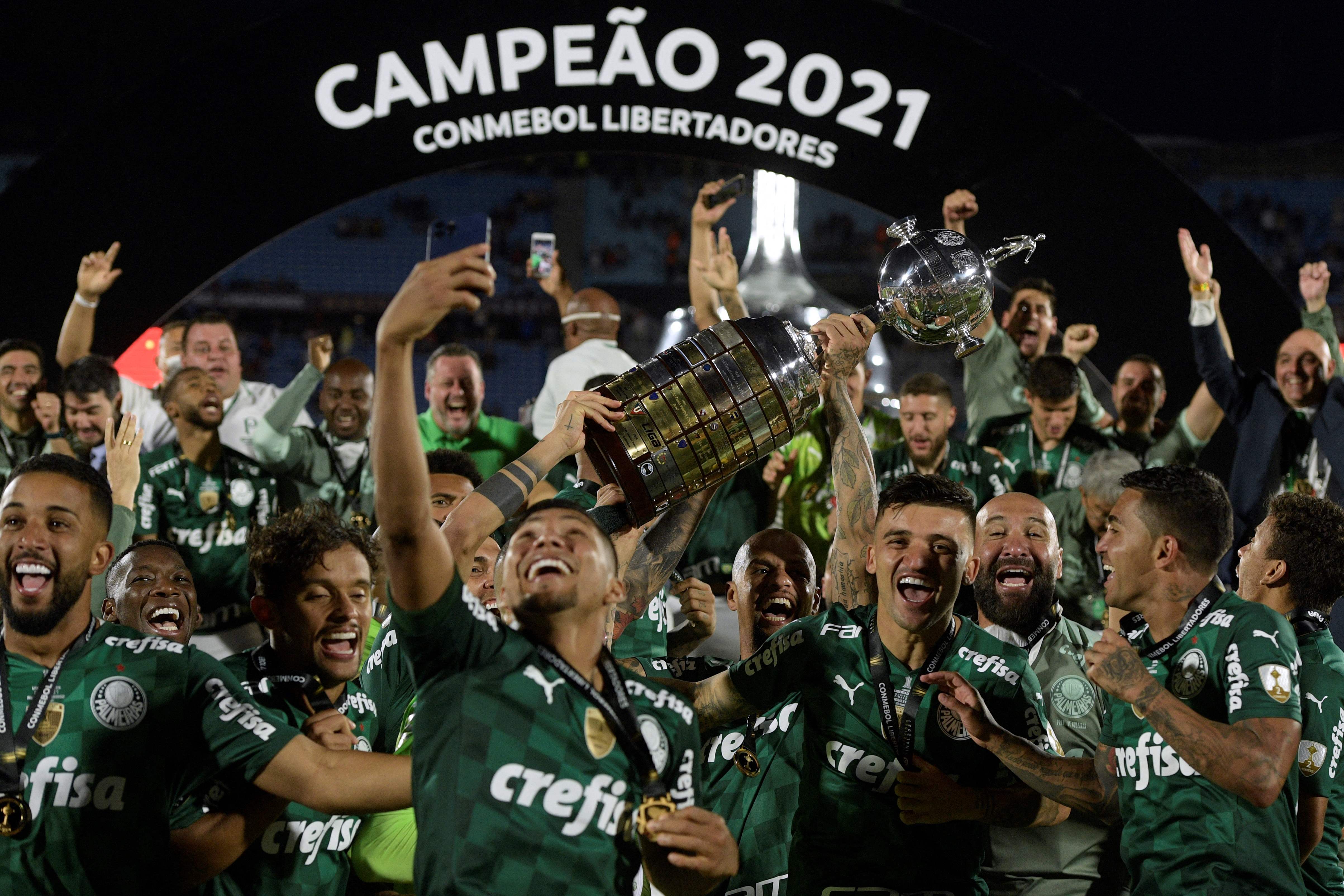 El brasileño Palmeiras es el vigente campeón de la Copa Libertadores cuya final la disputó con el Flamengo. El partido final fue en el estadio Centenario de Montevideo, Uruguay. Foto Prensa Libre: AFP.